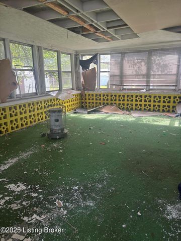 3335 Greenwood Ave, Louisville, KY 40211