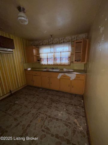 3335 Greenwood Ave, Louisville, KY 40211