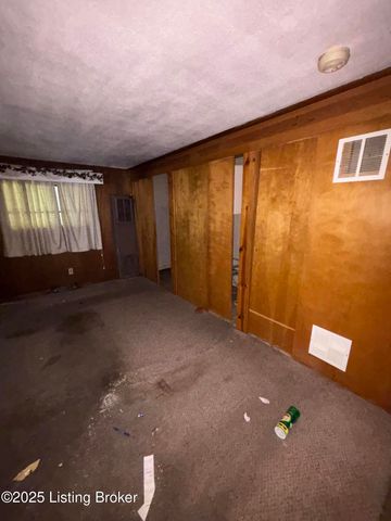 3335 Greenwood Ave, Louisville, KY 40211