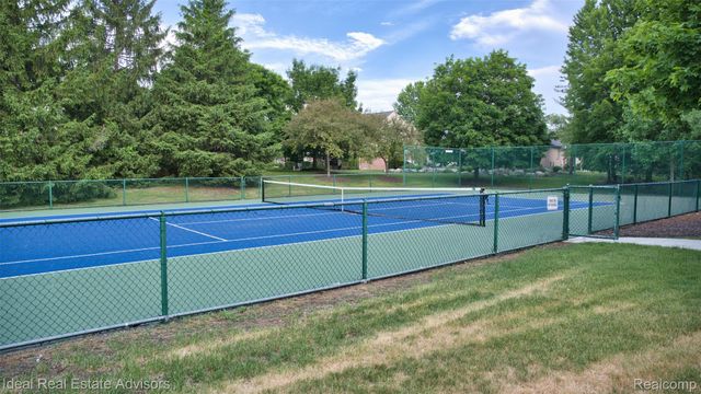1364 Kentfield Drive, Rochester, MI 48307