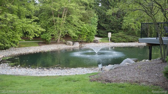 1364 Kentfield Drive, Rochester, MI 48307