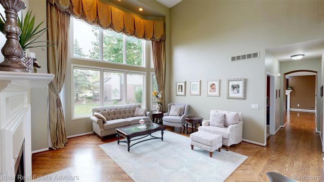 1364 Kentfield Drive, Rochester, MI 48307