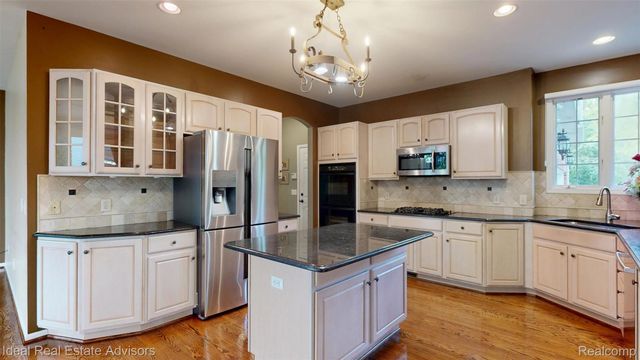 1364 Kentfield Drive, Rochester, MI 48307