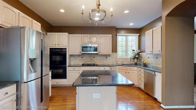 1364 Kentfield Drive, Rochester, MI 48307