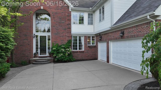 1364 Kentfield Drive, Rochester, MI 48307