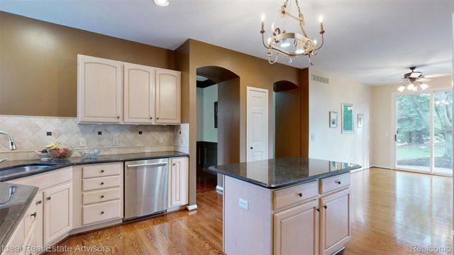 1364 Kentfield Drive, Rochester, MI 48307