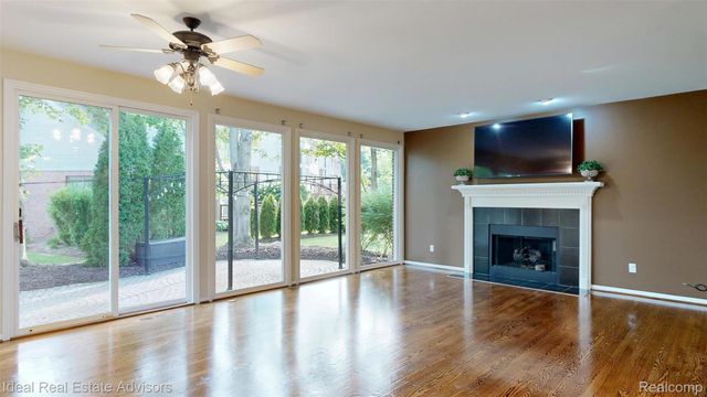1364 Kentfield Drive, Rochester, MI 48307