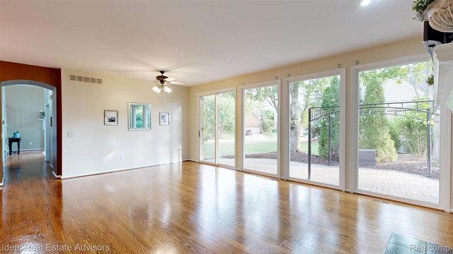 1364 Kentfield Drive, Rochester, MI 48307