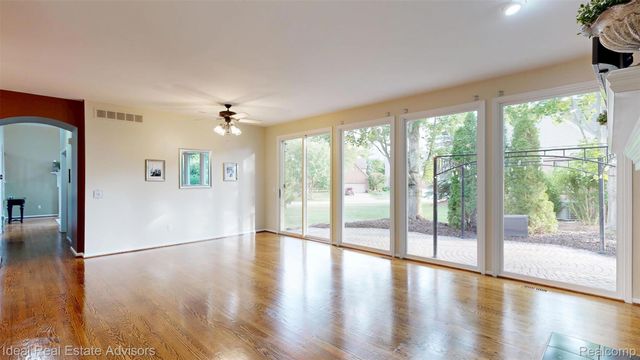 1364 Kentfield Drive, Rochester, MI 48307