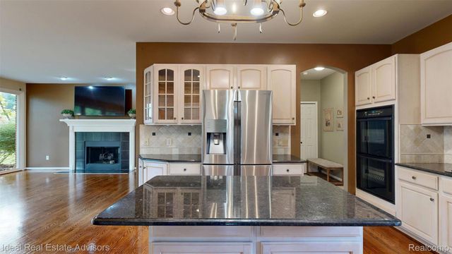 1364 Kentfield Drive, Rochester, MI 48307
