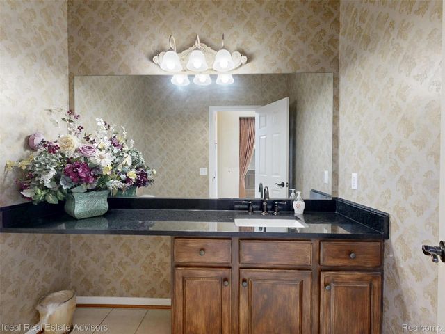 1364 Kentfield Drive, Rochester, MI 48307