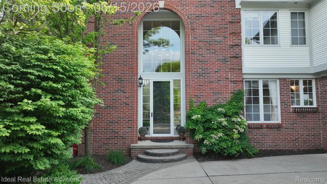 1364 Kentfield Drive, Rochester, MI 48307