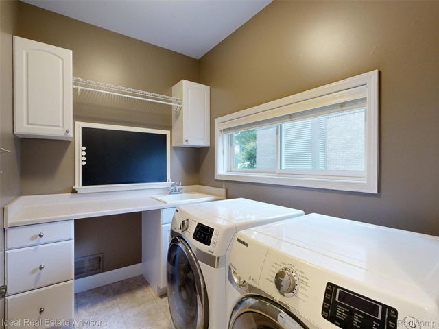 1364 Kentfield Drive, Rochester, MI 48307