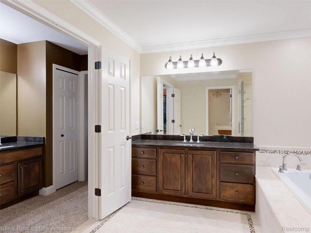 1364 Kentfield Drive, Rochester, MI 48307