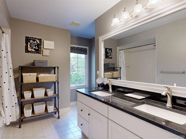 1364 Kentfield Drive, Rochester, MI 48307