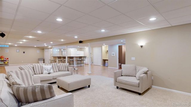1364 Kentfield Drive, Rochester, MI 48307
