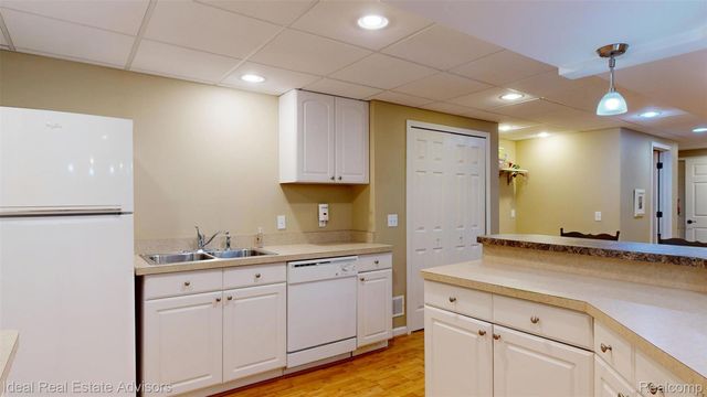 1364 Kentfield Drive, Rochester, MI 48307