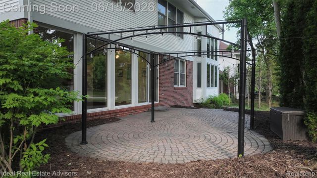 1364 Kentfield Drive, Rochester, MI 48307