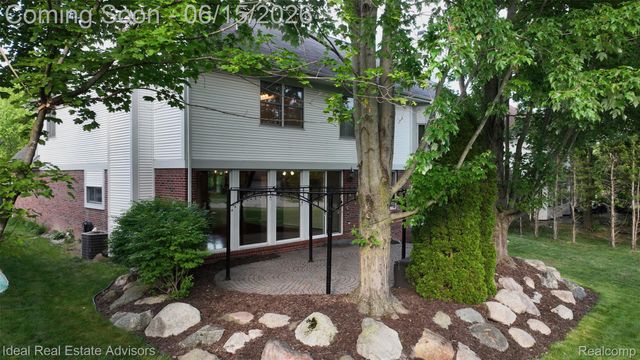 1364 Kentfield Drive, Rochester, MI 48307