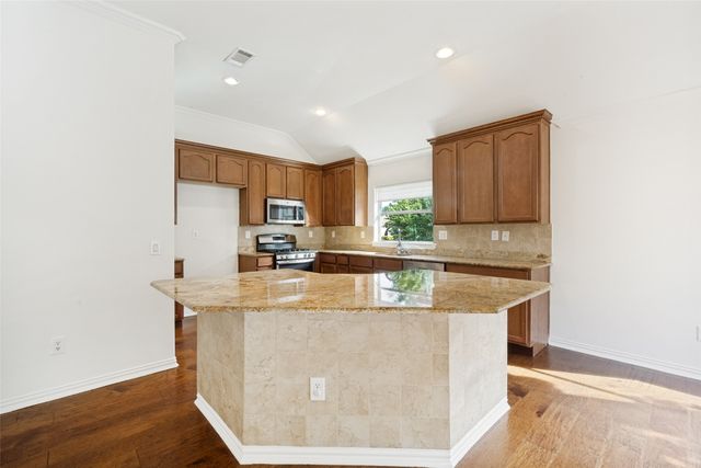 11009 Southerland Drive, Denton, TX 76207