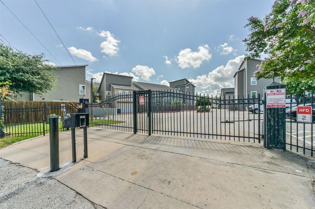 5305 Avenue J, Houston, TX 77011