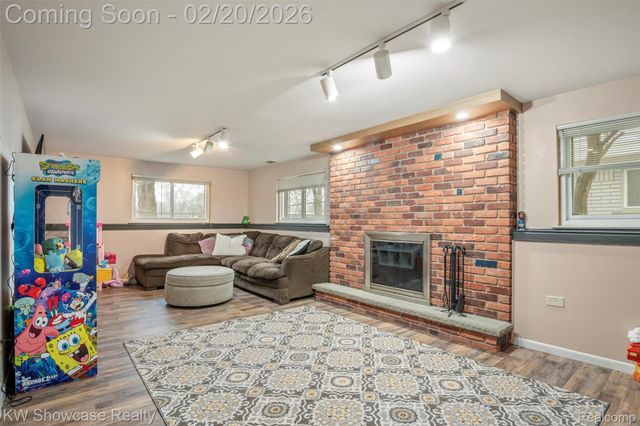 41133 Ivywood Lane, Plymouth Charter Township, MI 48170