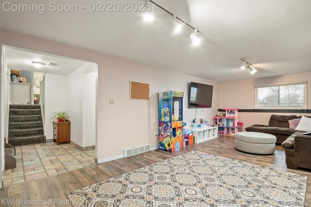 41133 Ivywood Lane, Plymouth Charter Township, MI 48170