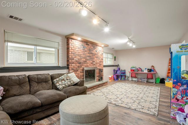 41133 Ivywood Lane, Plymouth Charter Township, MI 48170