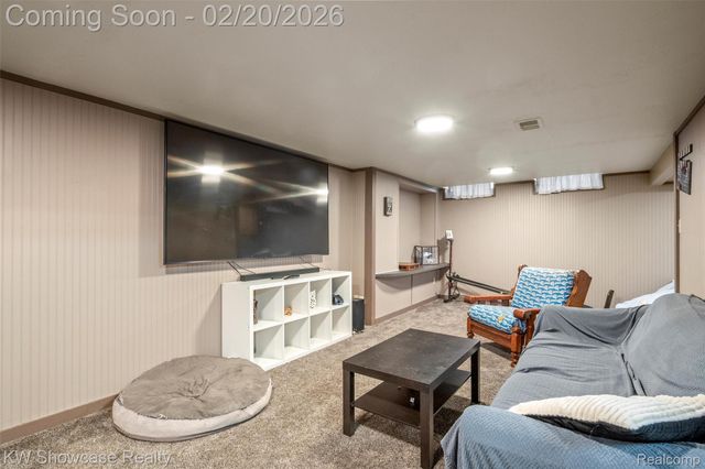 41133 Ivywood Lane, Plymouth Charter Township, MI 48170