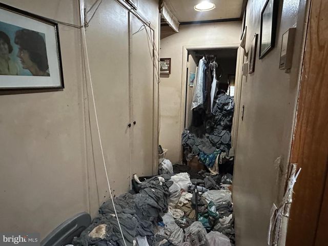 177 PINEWOOD DR, Levittown, PA 19054