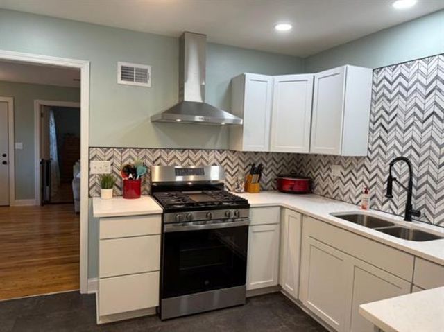 6320 John Street, Loves Park, IL 61111