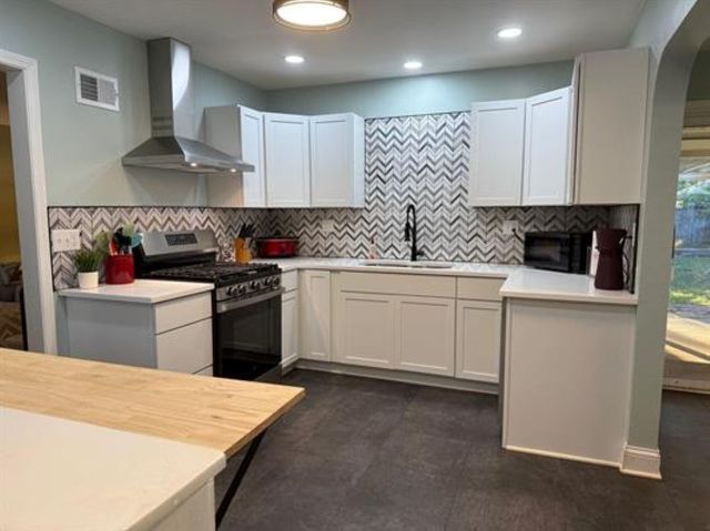 6320 John Street, Loves Park, IL 61111