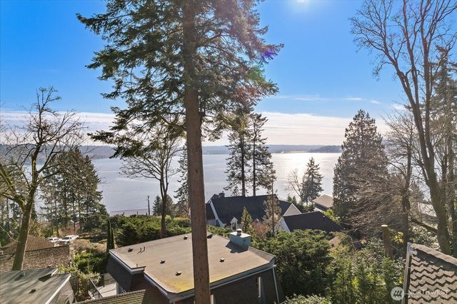8526 E Mercer Way, Mercer Island, WA 98040