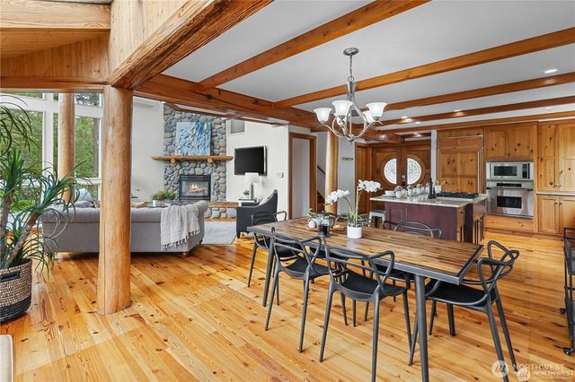 8526 E Mercer Way, Mercer Island, WA 98040