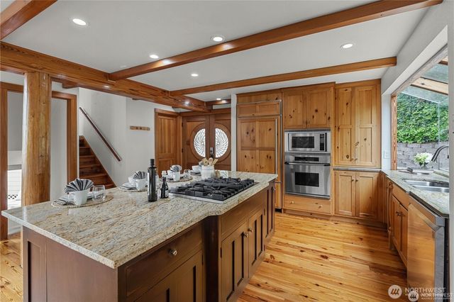 8526 E Mercer Way, Mercer Island, WA 98040