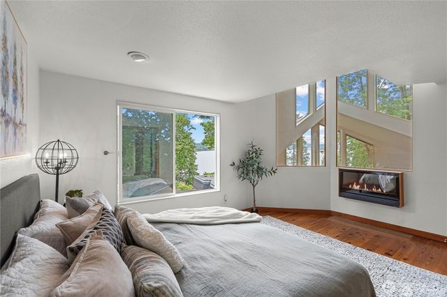 8526 E Mercer Way, Mercer Island, WA 98040