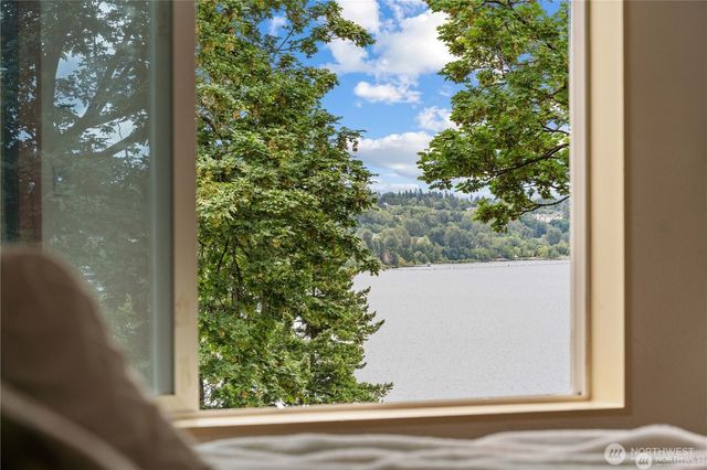 8526 E Mercer Way, Mercer Island, WA 98040