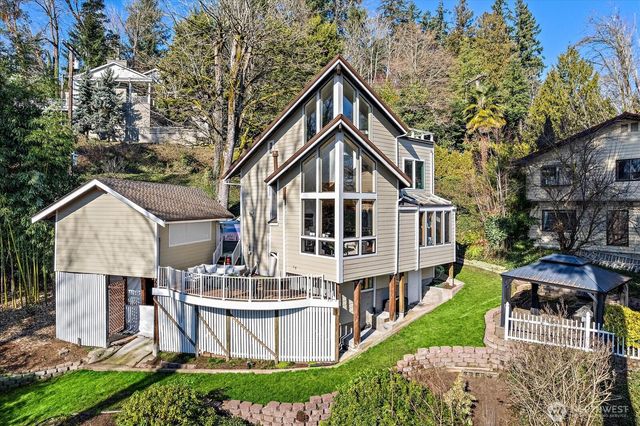 8526 E Mercer Way, Mercer Island, WA 98040