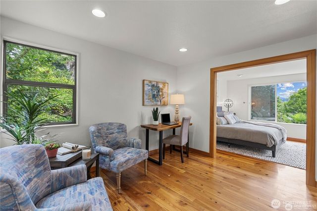 8526 E Mercer Way, Mercer Island, WA 98040