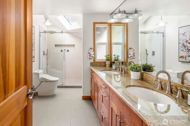 8526 E Mercer Way, Mercer Island, WA 98040