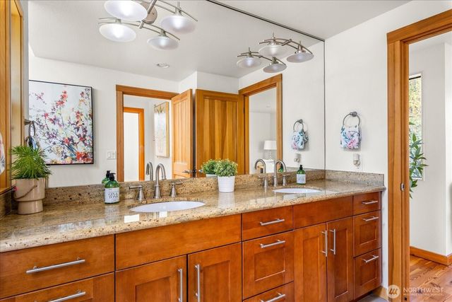 8526 E Mercer Way, Mercer Island, WA 98040