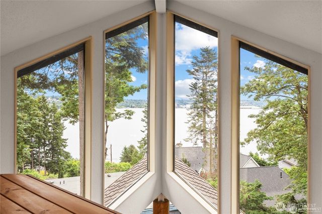 8526 E Mercer Way, Mercer Island, WA 98040