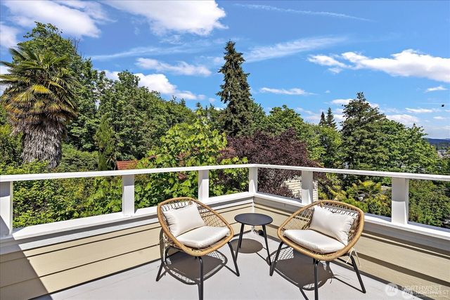 8526 E Mercer Way, Mercer Island, WA 98040