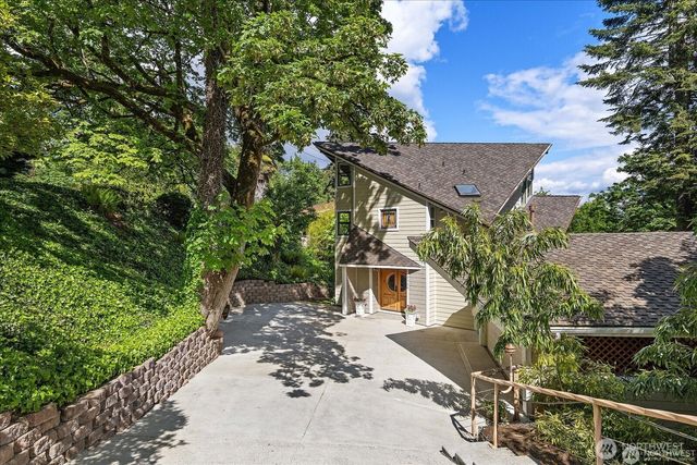 8526 E Mercer Way, Mercer Island, WA 98040