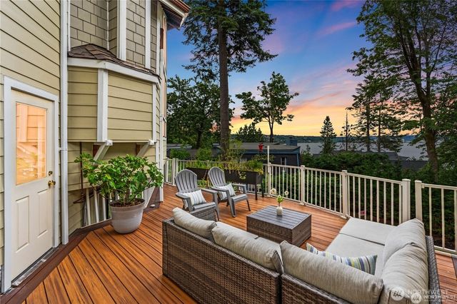 8526 E Mercer Way, Mercer Island, WA 98040