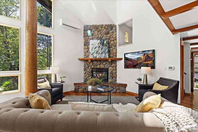 8526 E Mercer Way, Mercer Island, WA 98040