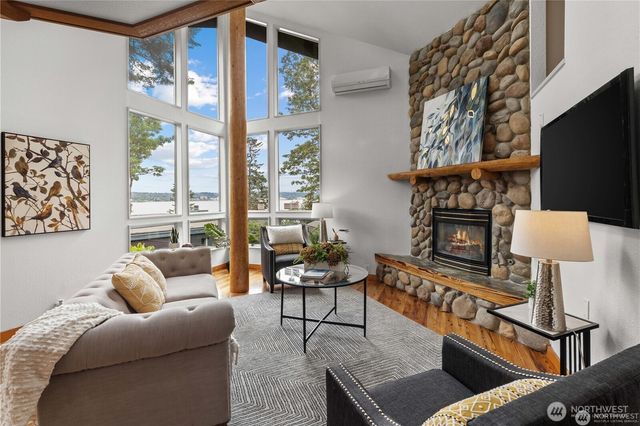 8526 E Mercer Way, Mercer Island, WA 98040