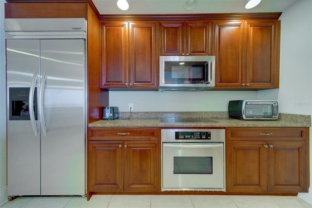 11 BAYMONT STREET 1109, Clearwater Beach, FL 33767