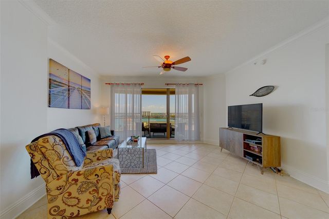 11 BAYMONT STREET 1109, Clearwater Beach, FL 33767