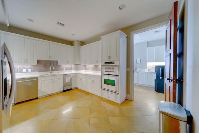 11 BAYMONT STREET 1109, Clearwater Beach, FL 33767